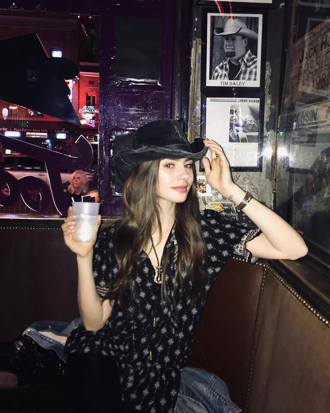 01719.jpg 01719.jpg